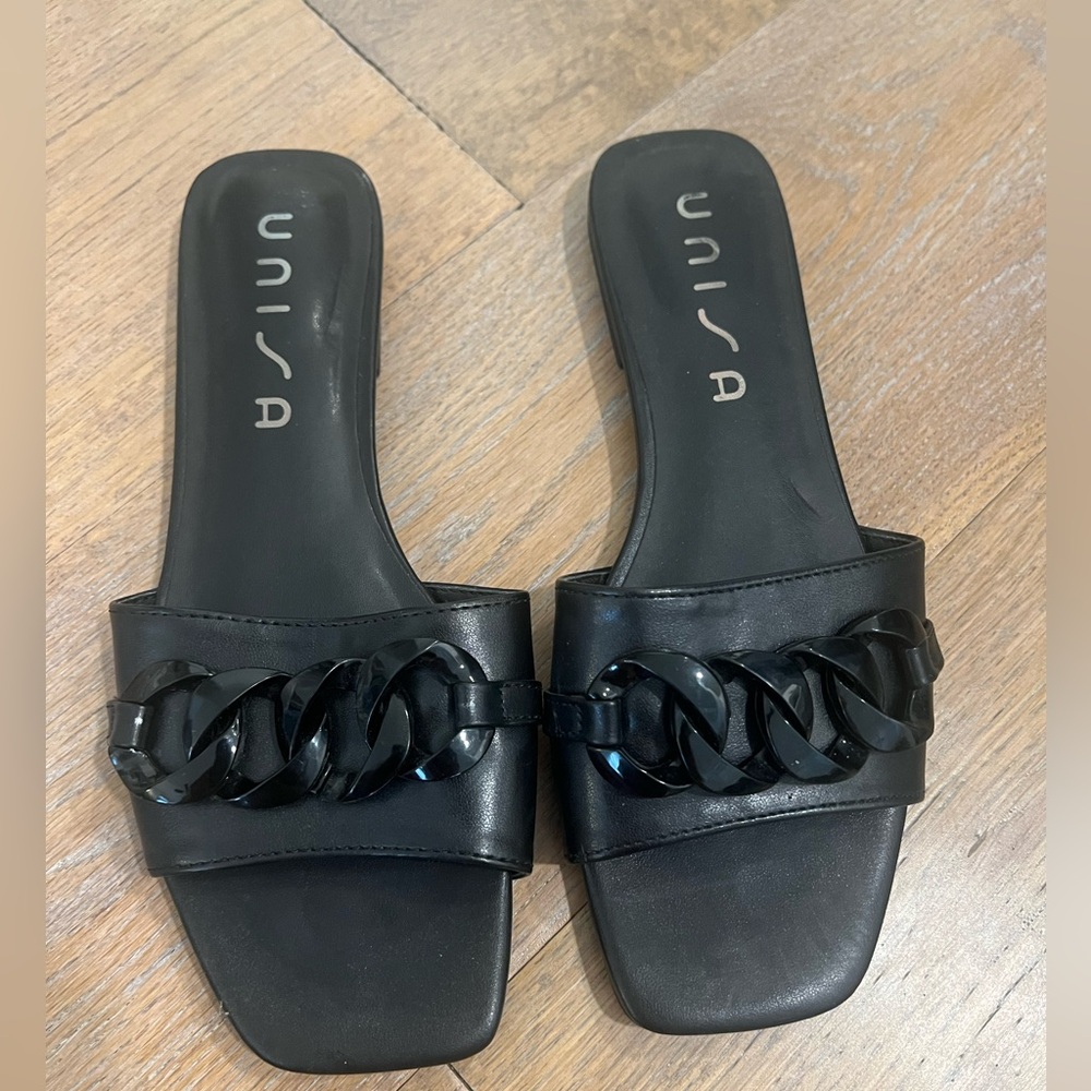 Unisa black sandals size 8